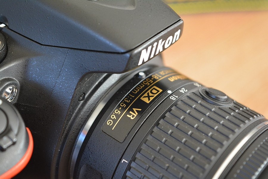 Nikon D5600 wifi BT - dotyk.dis. - VR objektiv AF-P 13tis.sn - 7