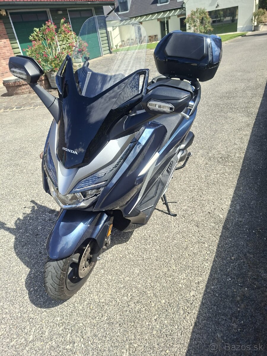 HONDA FORZA 300 - 7