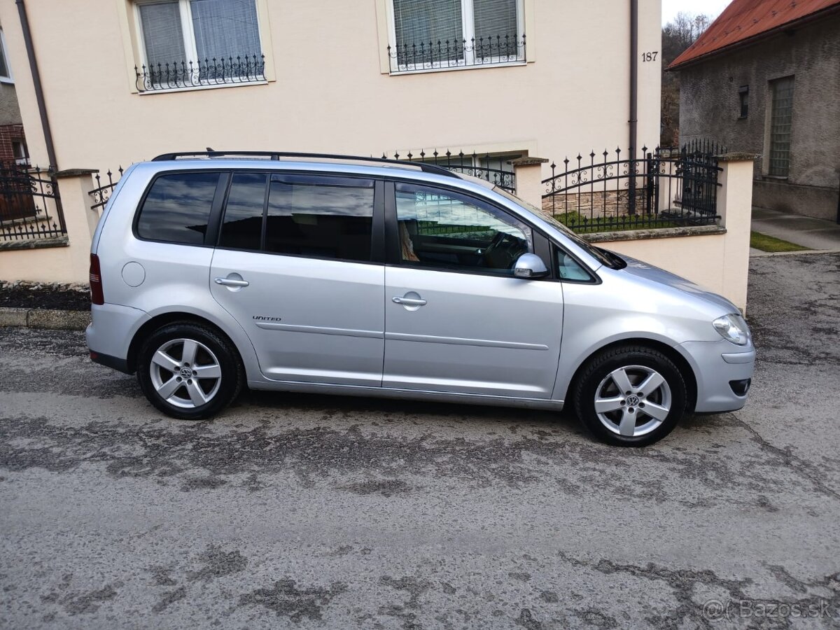 Volkswagen Touran 7-miestný - 7
