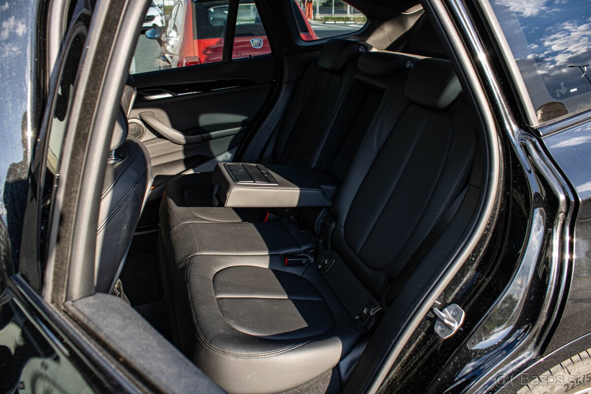 BMW X1 xDrive25e Koža, Servis BMW - 7