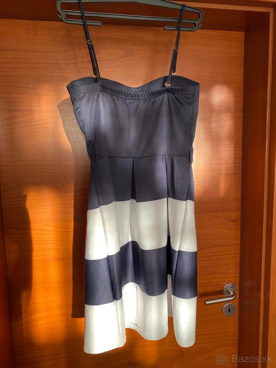 Elegantné pásikavé šaty - 7