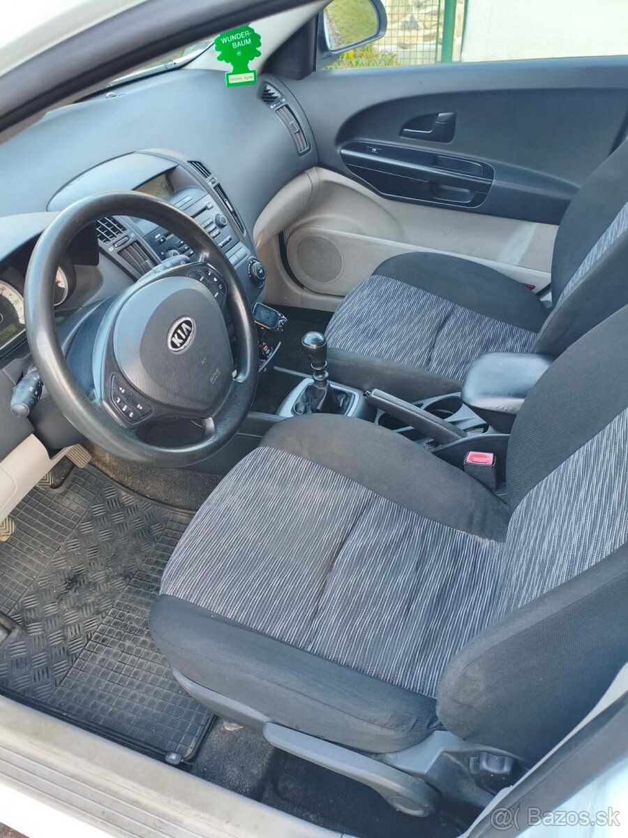 Kia ceed 1.6 crdi 84kw 6/2007 - 7