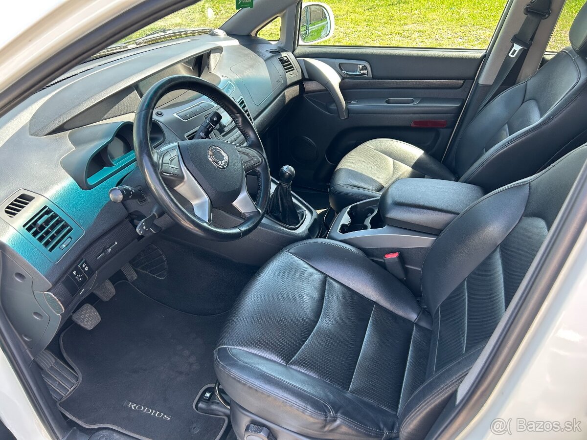 SsangYong Rodius - 7