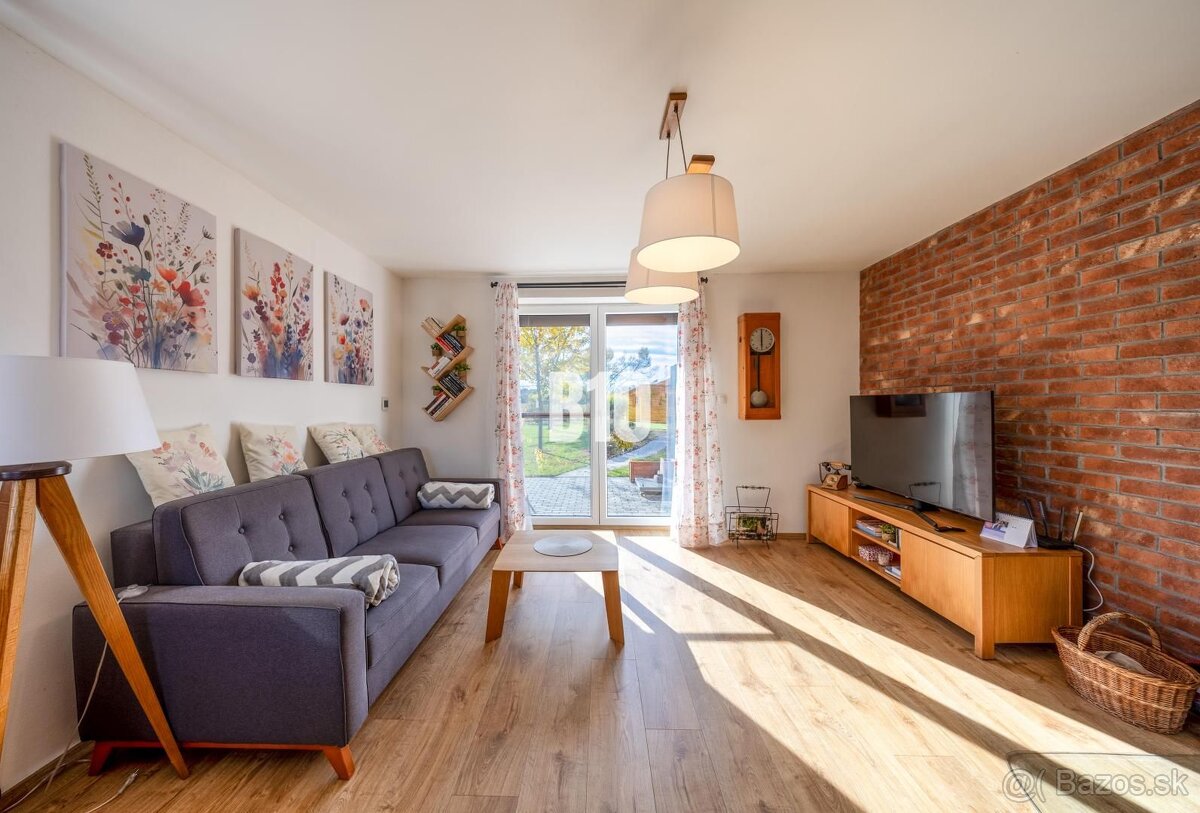 RODINNÝ DOM S ÚŽASNÝM SÚKROMÍM, VEĽKORYSÝM POZEMKOM A MODERN - 7