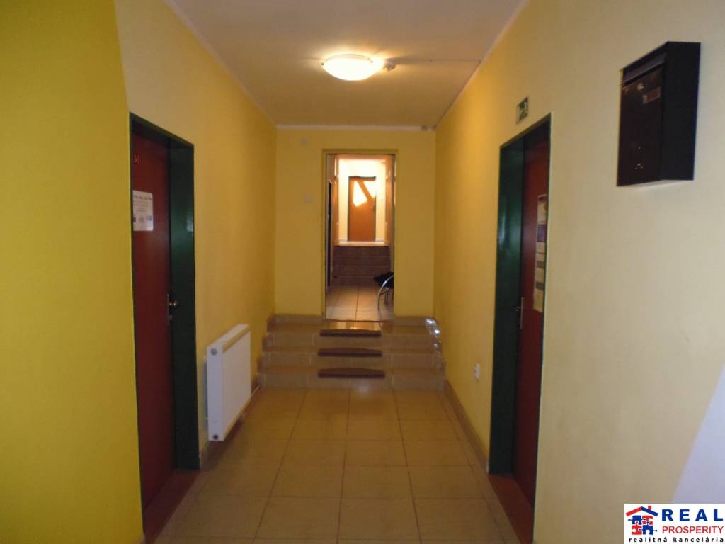 ČAPAJEVOVA: 31 m2 -nebytové priestory s UMÝVADLOM -1.posch. - 7