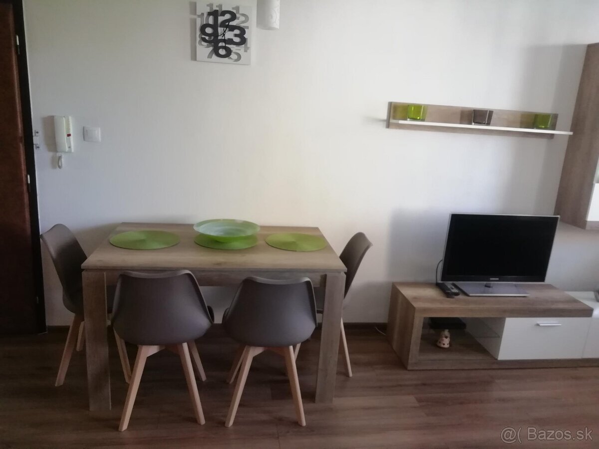 Prenájom 3 izbový byt Levice - 7