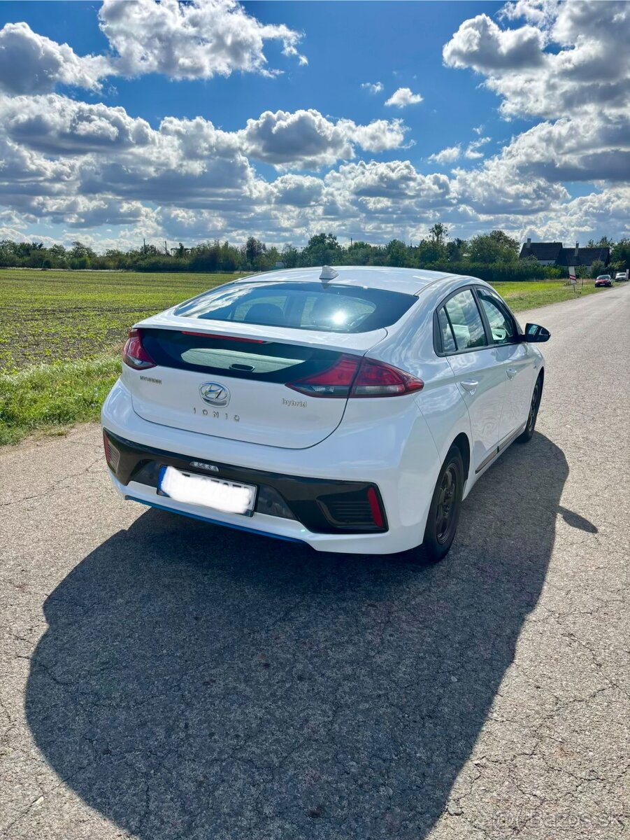 PREDÁM Hyundai Ioniq benzin hybrid - 7