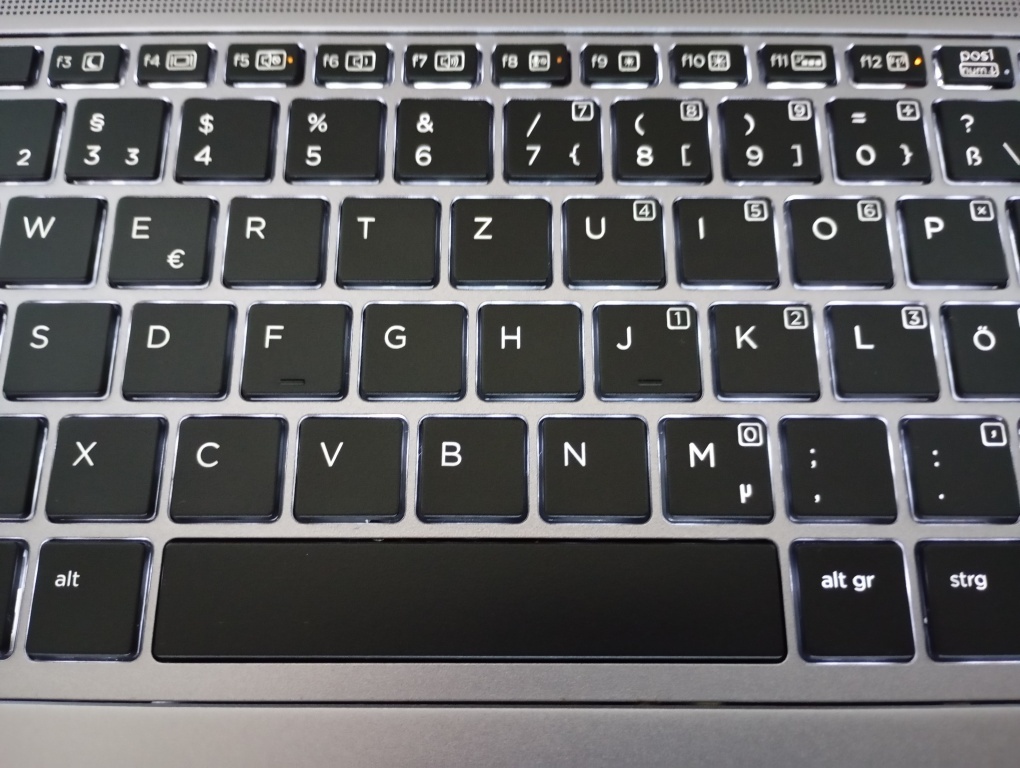 Hp elitebook 1030 G1 , Intel core m5 , 8gb ram , ssd , Win11 - 7