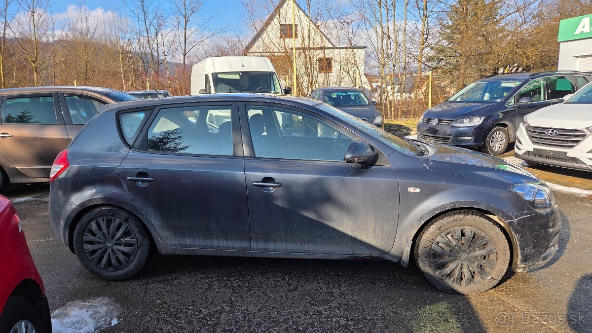 Kia Ceed 1.6 Crdi rok 2010 - 7