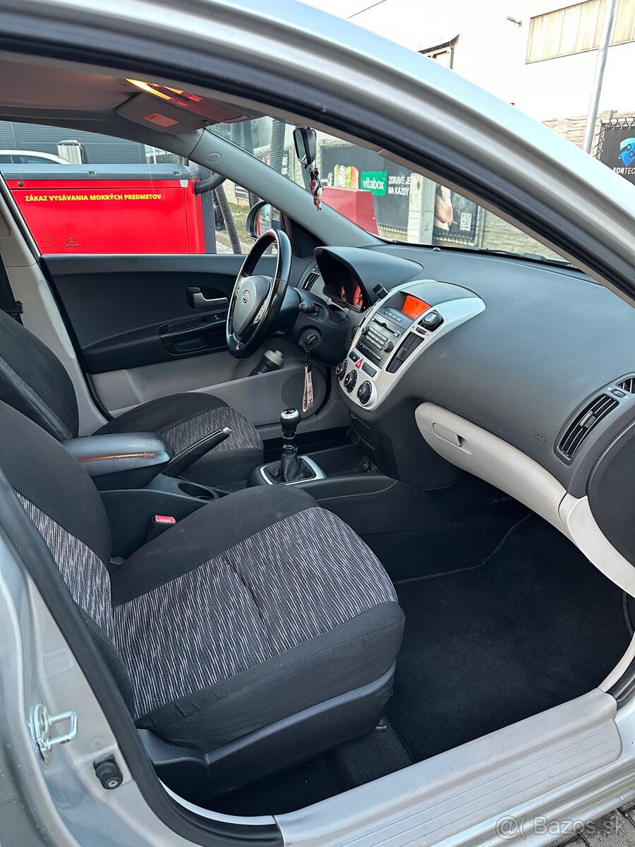 KIA Ceed 1.6 benzín - 7