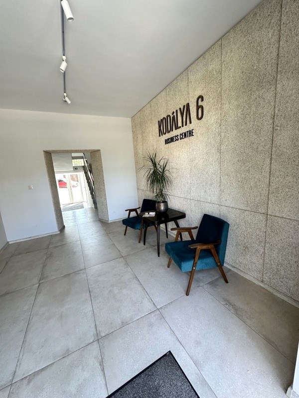 Kancelária 14,5 m2 a 17m2 priamo v meste Galanta - 7