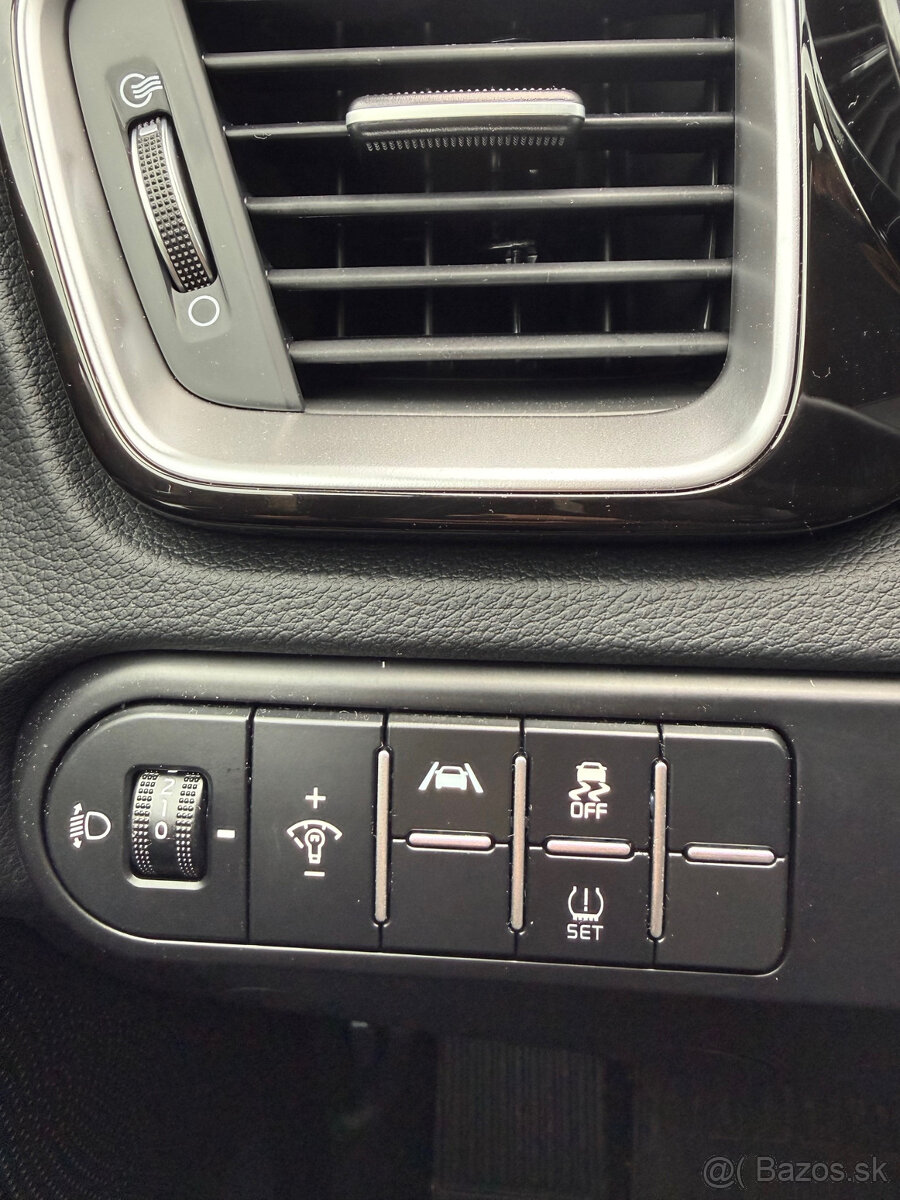 Ceed SW 1,5 T-GDi M6 GOLD+LED PACK - 7