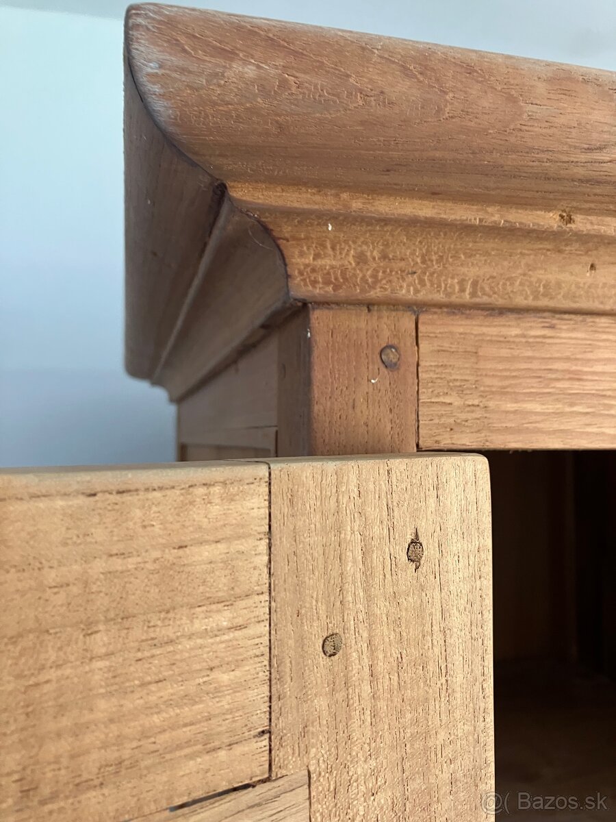 Skriňa z masívu - 7