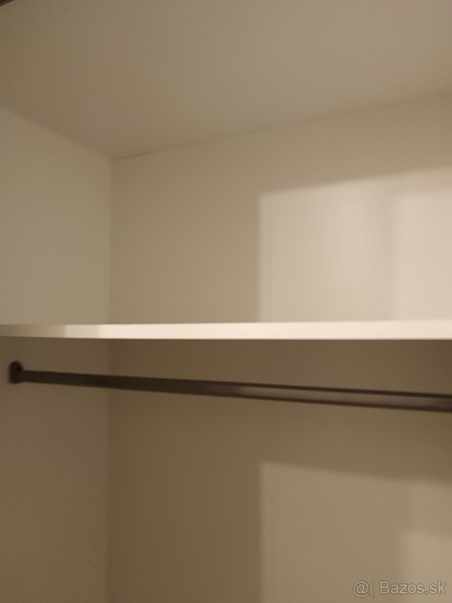 Elegantná šatníkova skriňa - 7