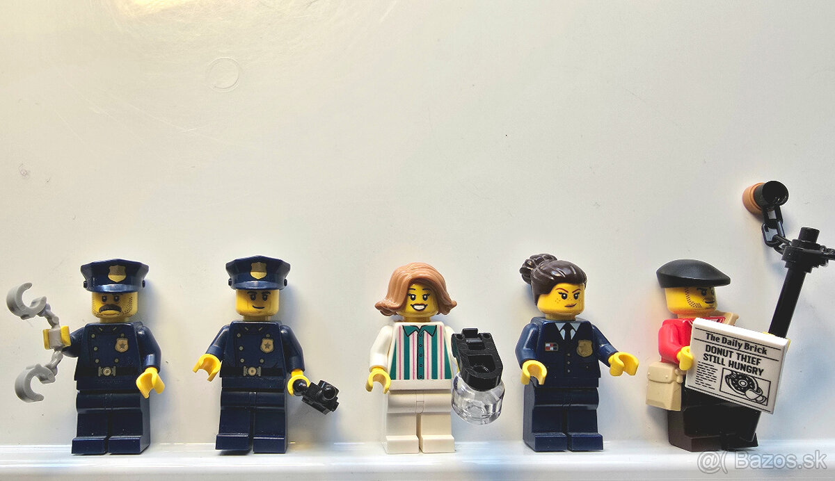 10278 LEGO Police Station - 7