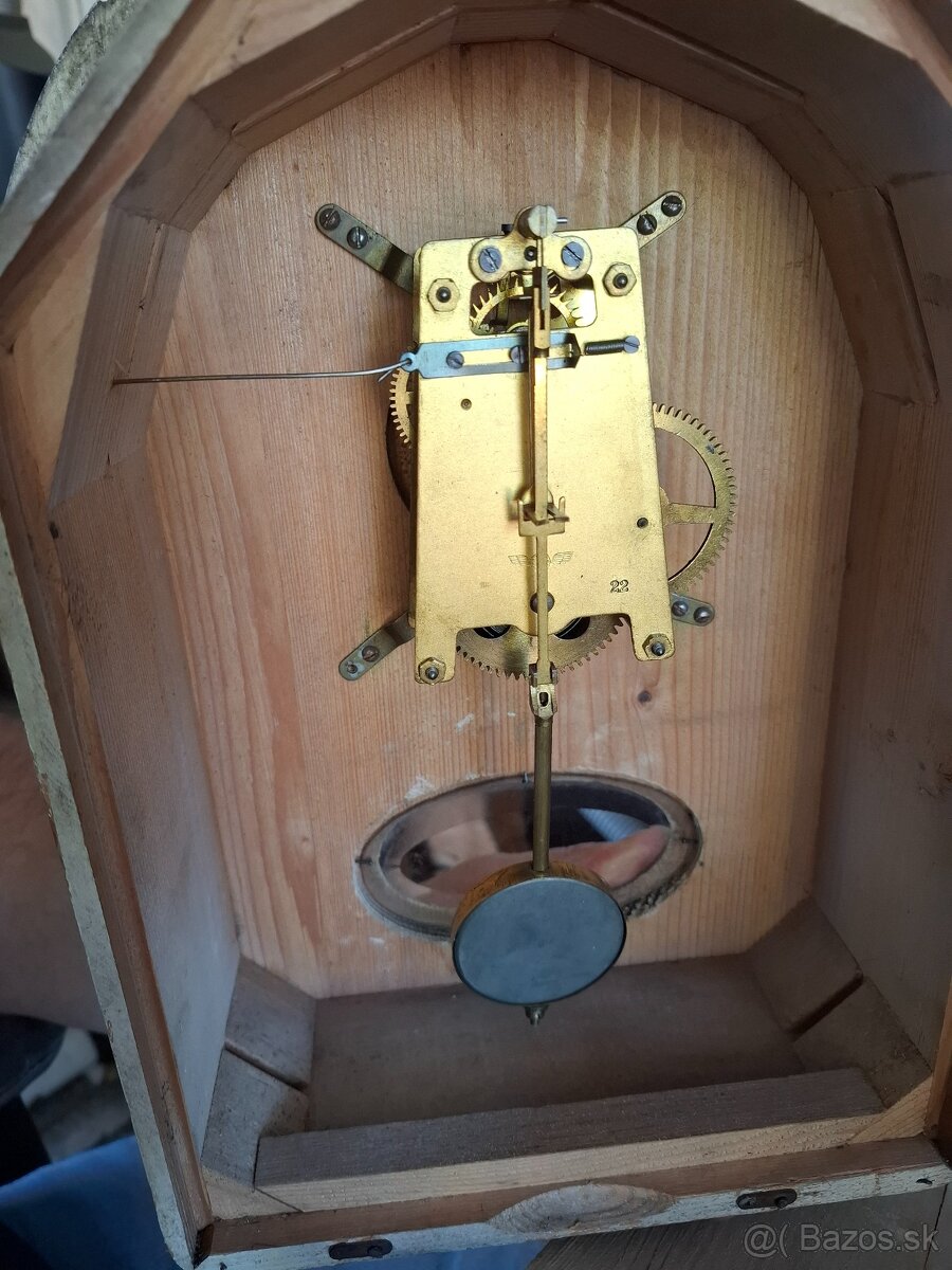 Predám funkčné starožitné kuchynské nástenné hodiny KIENZLE - 7