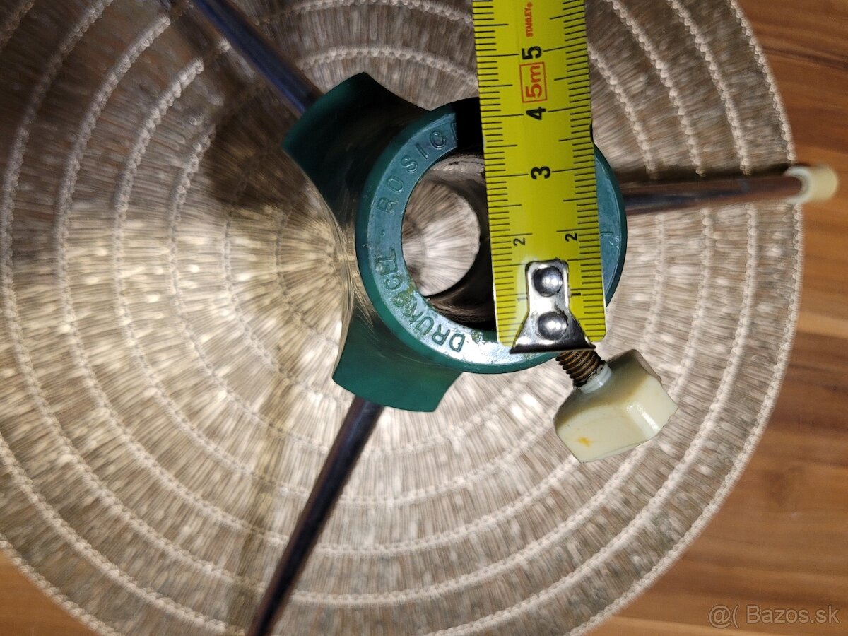 Predám 2 pevné, kovové stojany na vianočné stromčeky - 7