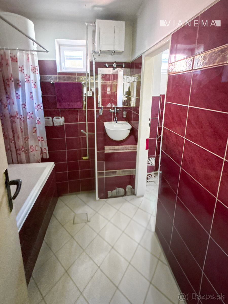 NA PREDAJ DOM 288m2, pozemok 599m2, 2x garáž, pôvodný stav - 7