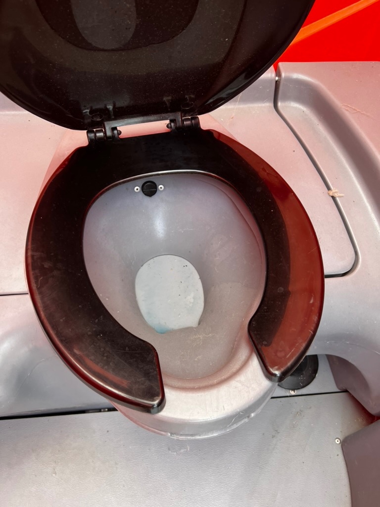 Mobilná toaleta, kadibudka, Toi, prenosné WC - použitá - 7