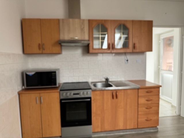 Dám do prenájmu 4 izbový - 7