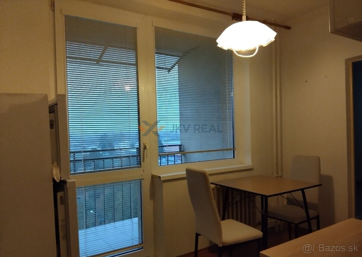 Zrekonštruovaný slnečný 2 izbový byt s balkónom - 7