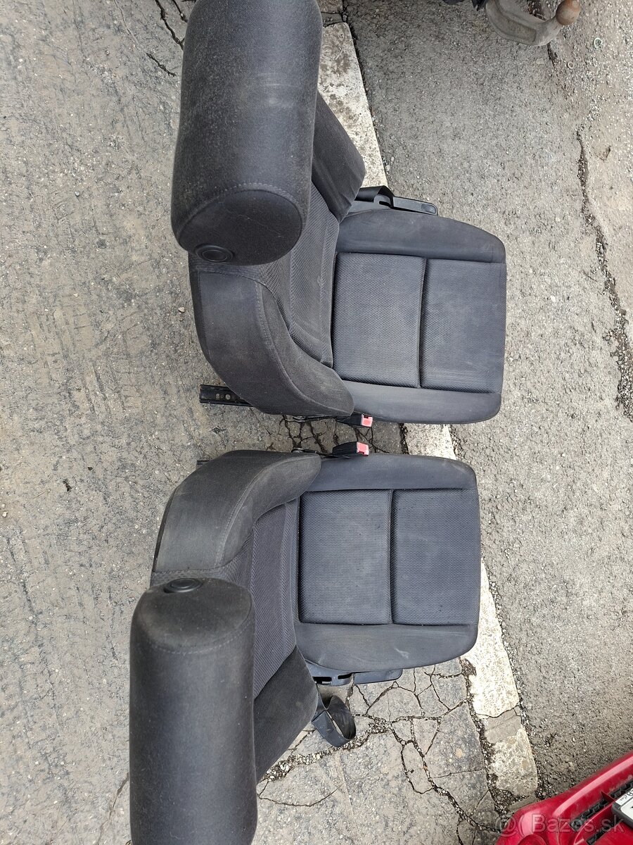 Predám predné sedadlá na Audi A4 B6 - 7