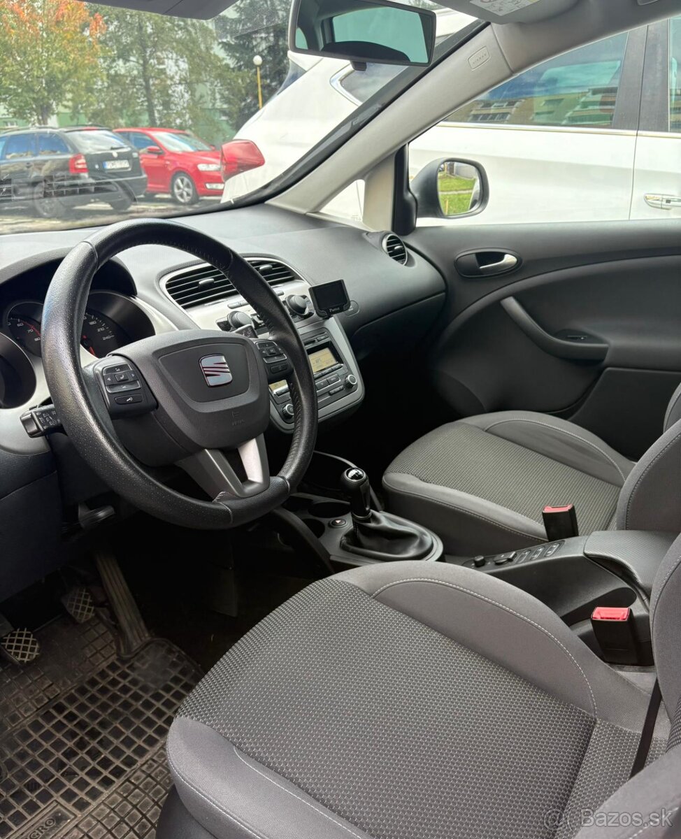 Výborné rodinné auto na predaj - 7