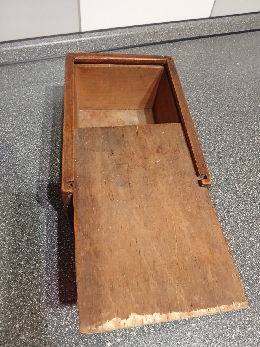 Stara truhlicka a pokladnicka - 7