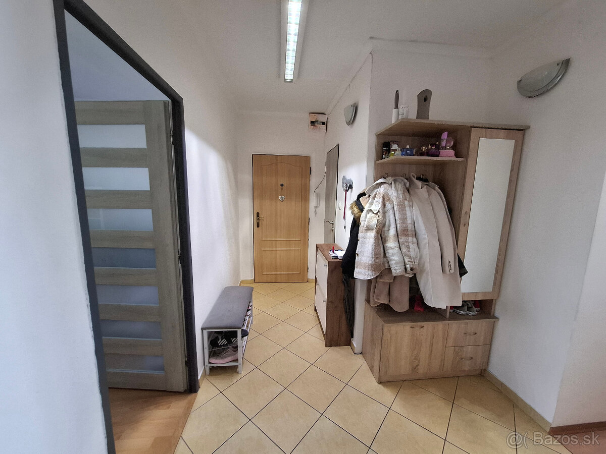 Na predaj prerobený (3i) 3 izbový byt Senica blízko centra. - 7