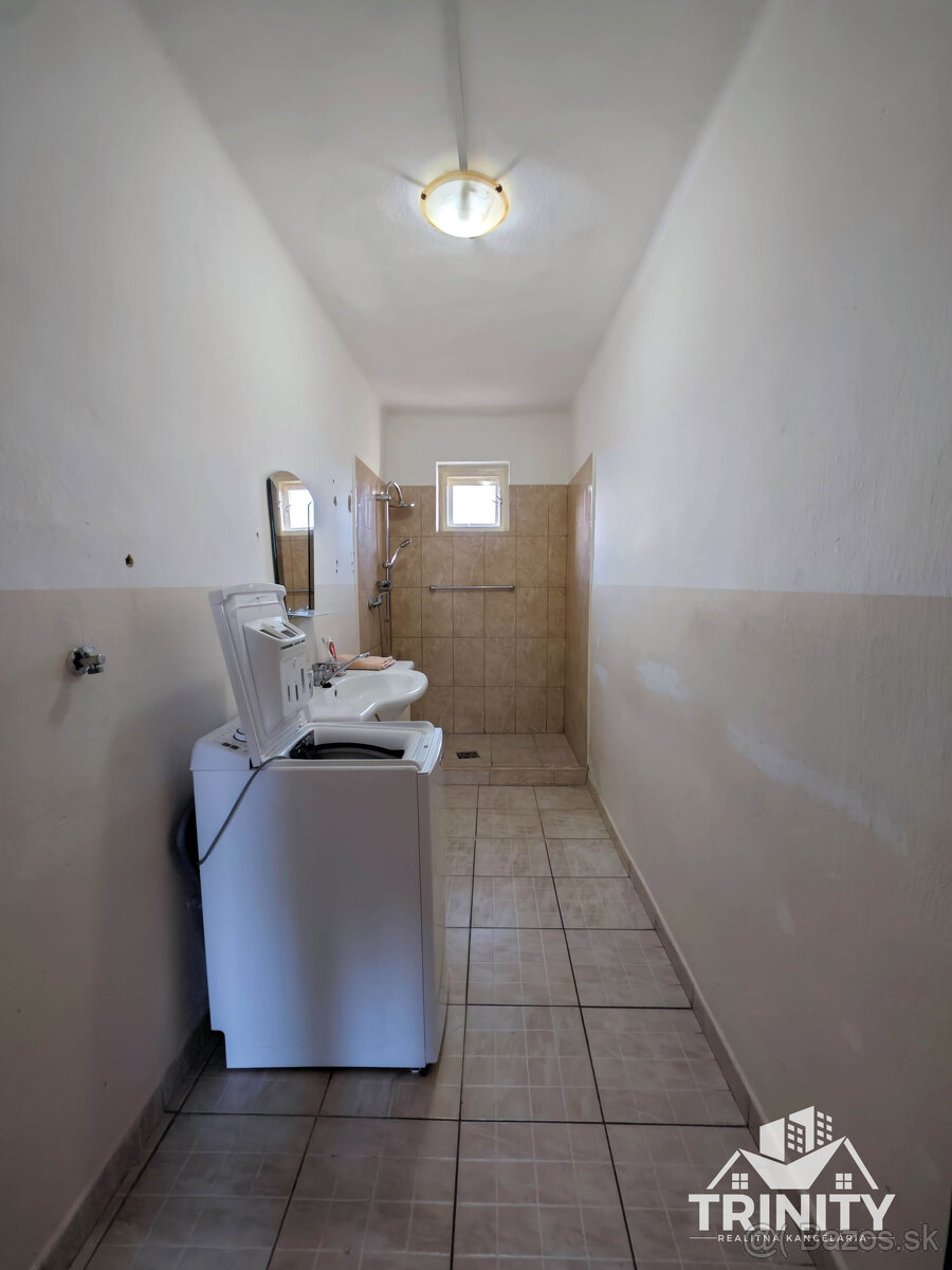Na predaj poschodový 5-izbový rodinný dom v obci Pribeta - 7