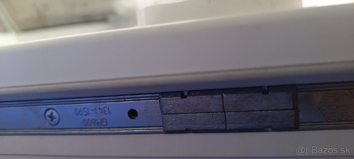 Predám plastové dvojkrídlové okno – veľmi dobrý stav - 7