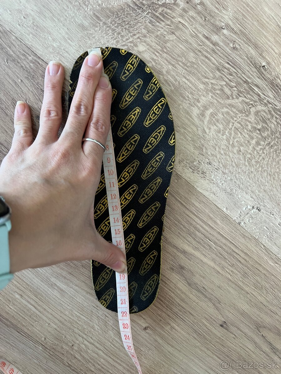 Krém tenisky a keen sandále - 7