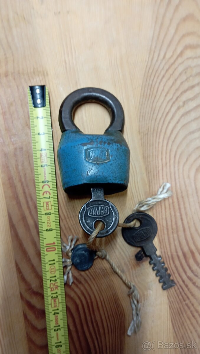 Starý visiaci zámok.. - 7