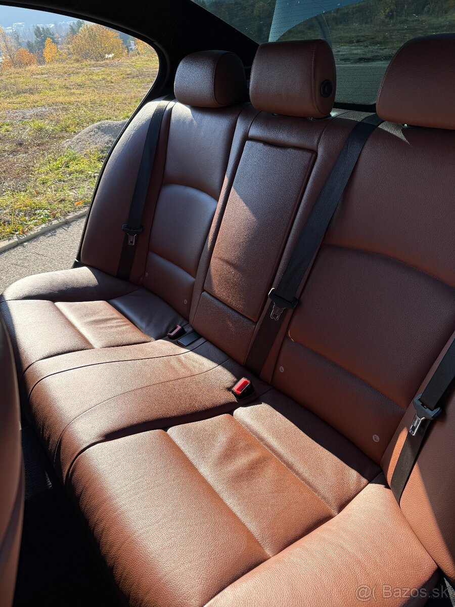 BMW F10 528i 3L benzín 190KW - 7