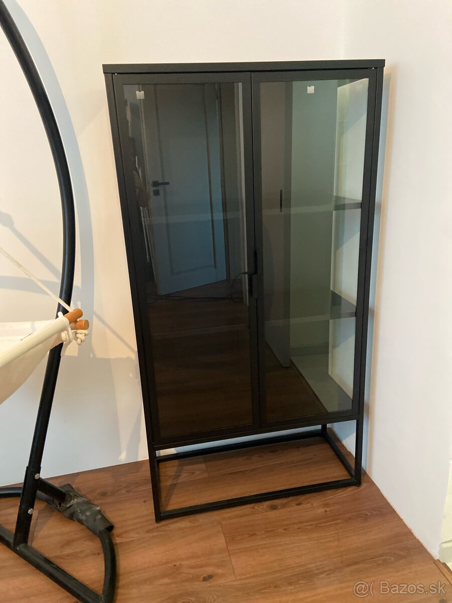 vitrína čierna - 7