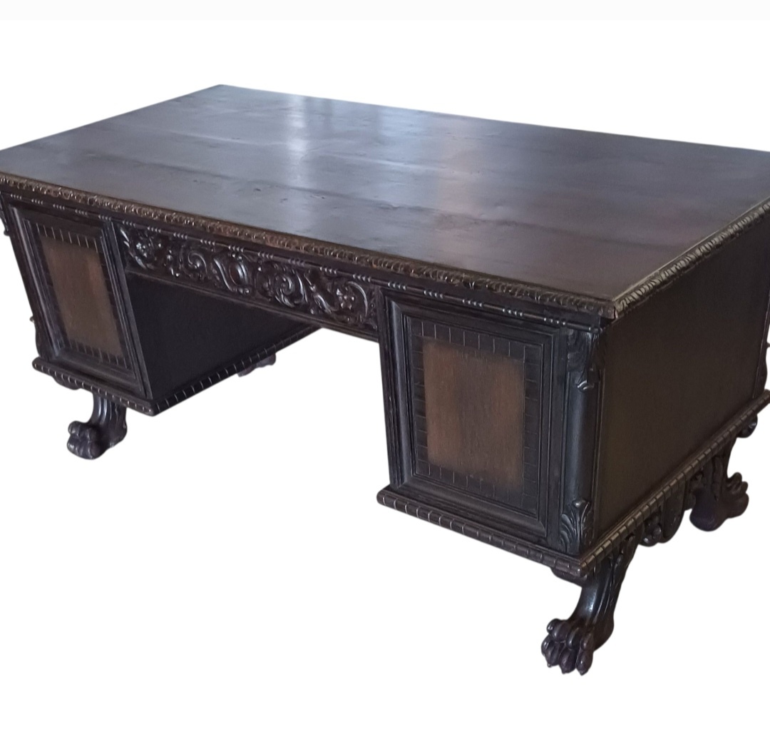 Staroẓ̌itný pisací stól - 7