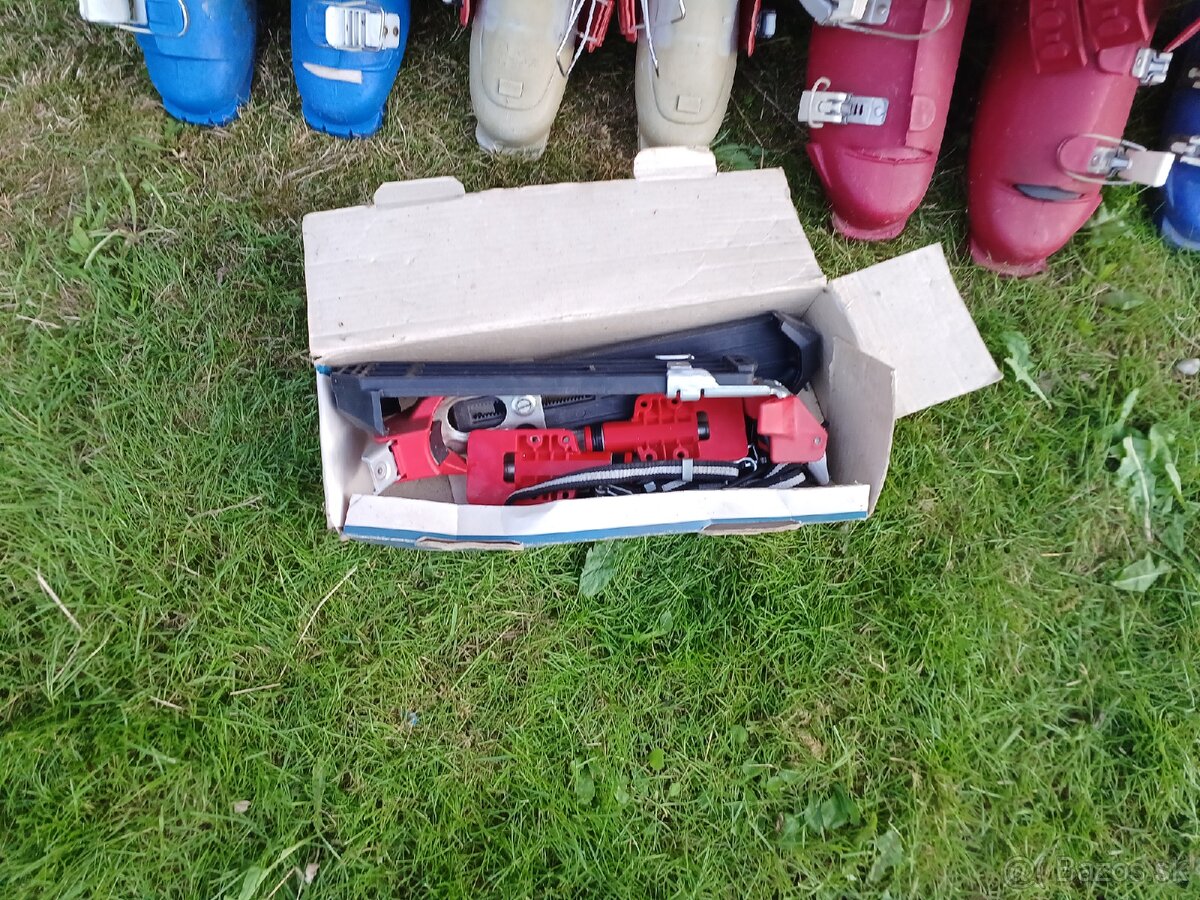 Mix lyžiarskeho vybavenia - 7