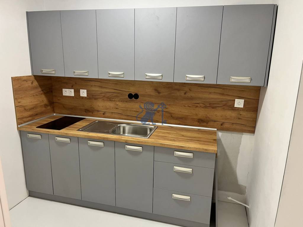 Prenájom kancelárskych / obchodných priestorov s terasou - R - 7