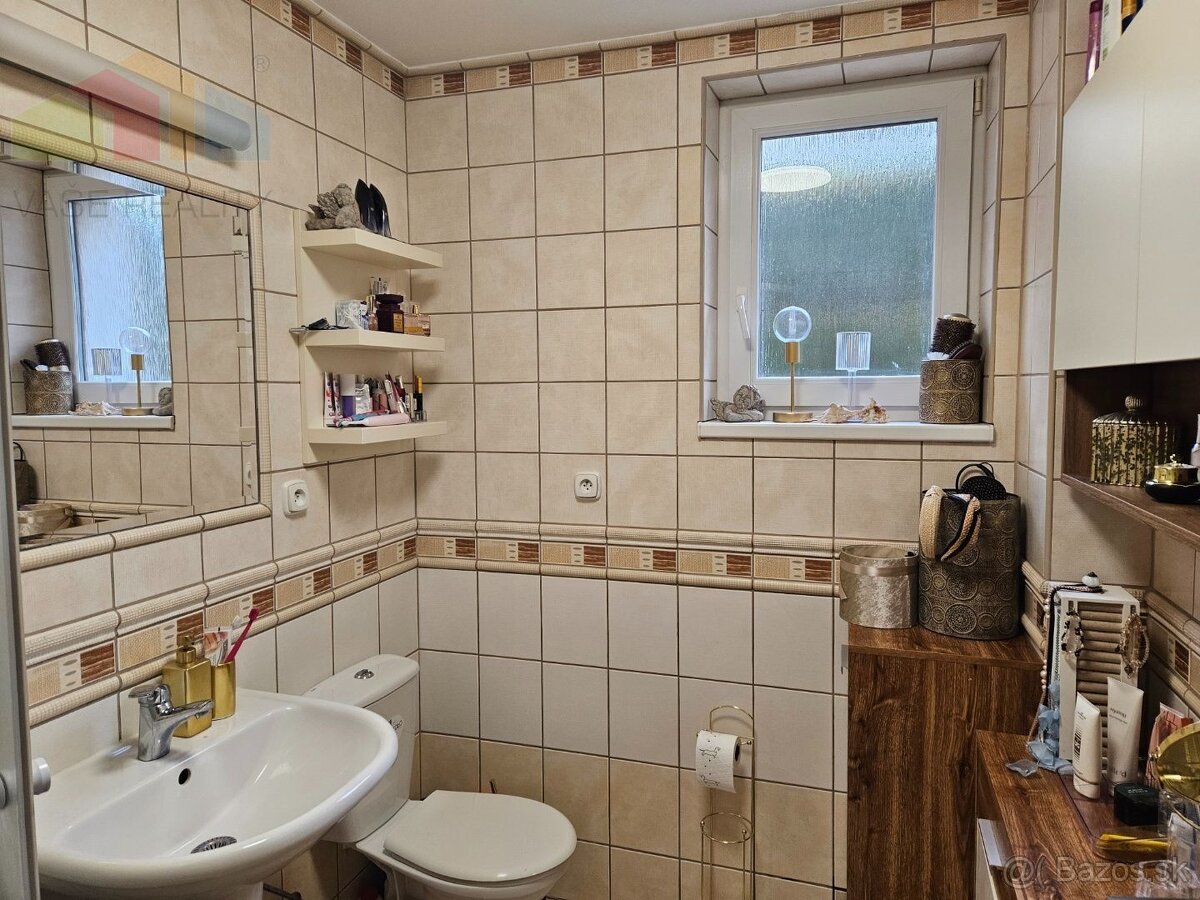 6 izbový rodinný dom v obci Mikušovce , pozemok 1048 m2 - 7