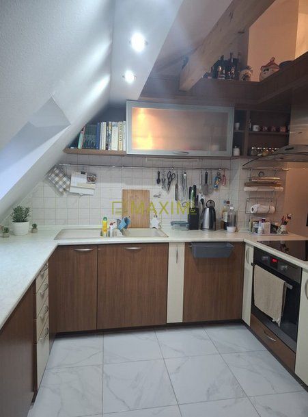 Veľkopriestorový dvojgeneračný 6 izbový dom s potenciálom – - 7