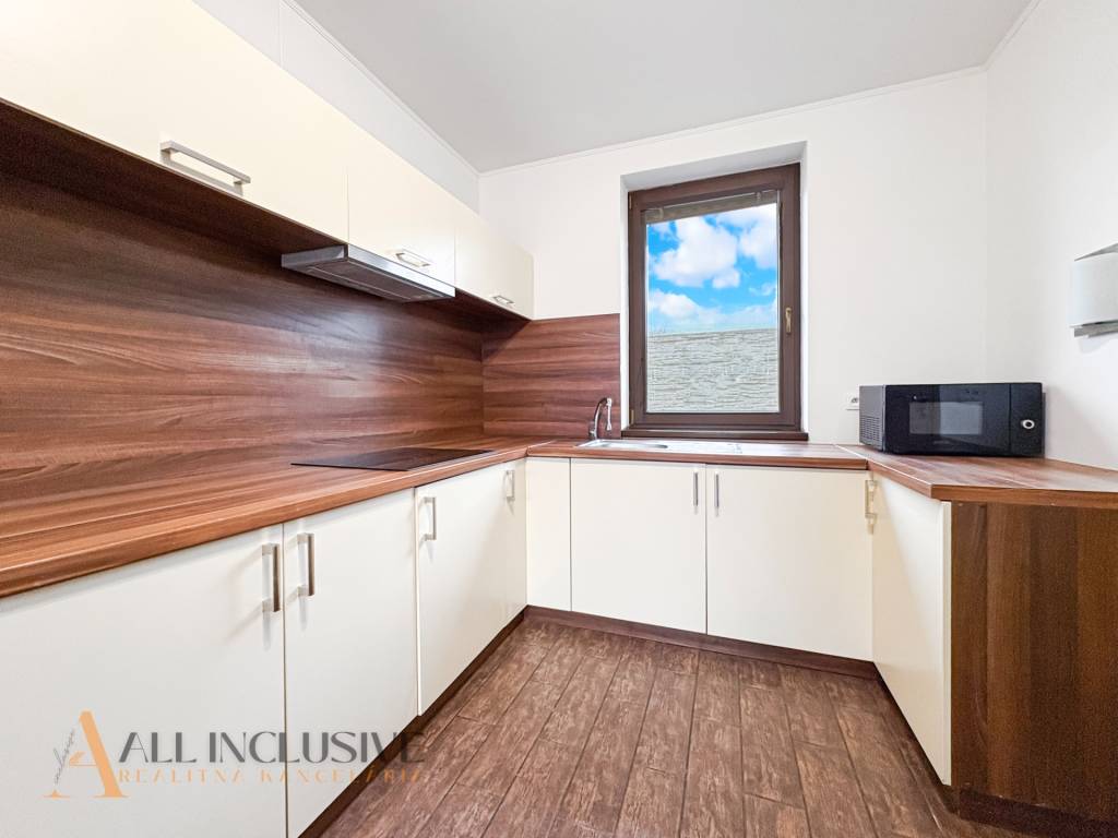 ALL INCLUSIVE | NA PREDAJ ÚTULNÝ RODINNÝ DOM S JAZEROM, HORN - 7