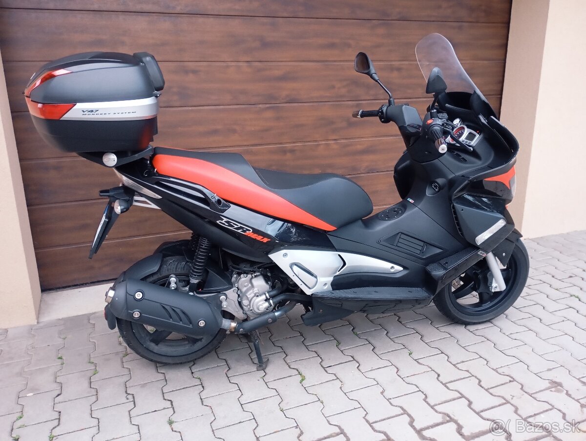 Aprilia SR MAX 300 - 7