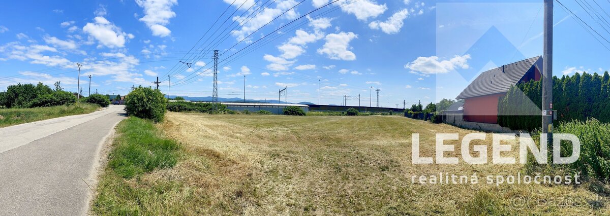 Slnečný stavebný pozemok v Tr.Bohuslaviciach - 2.347m2, IS - 7