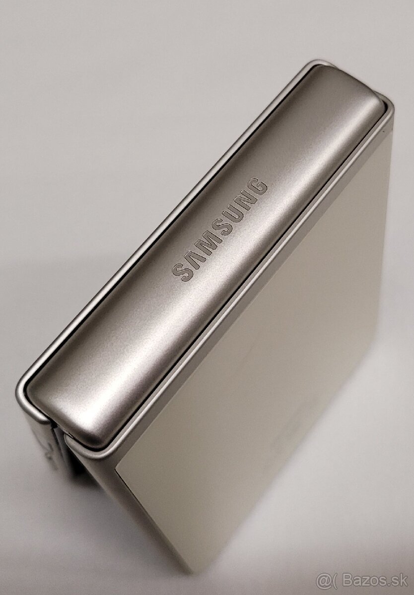 Samsung Galaxy Z Flip 3 - 7