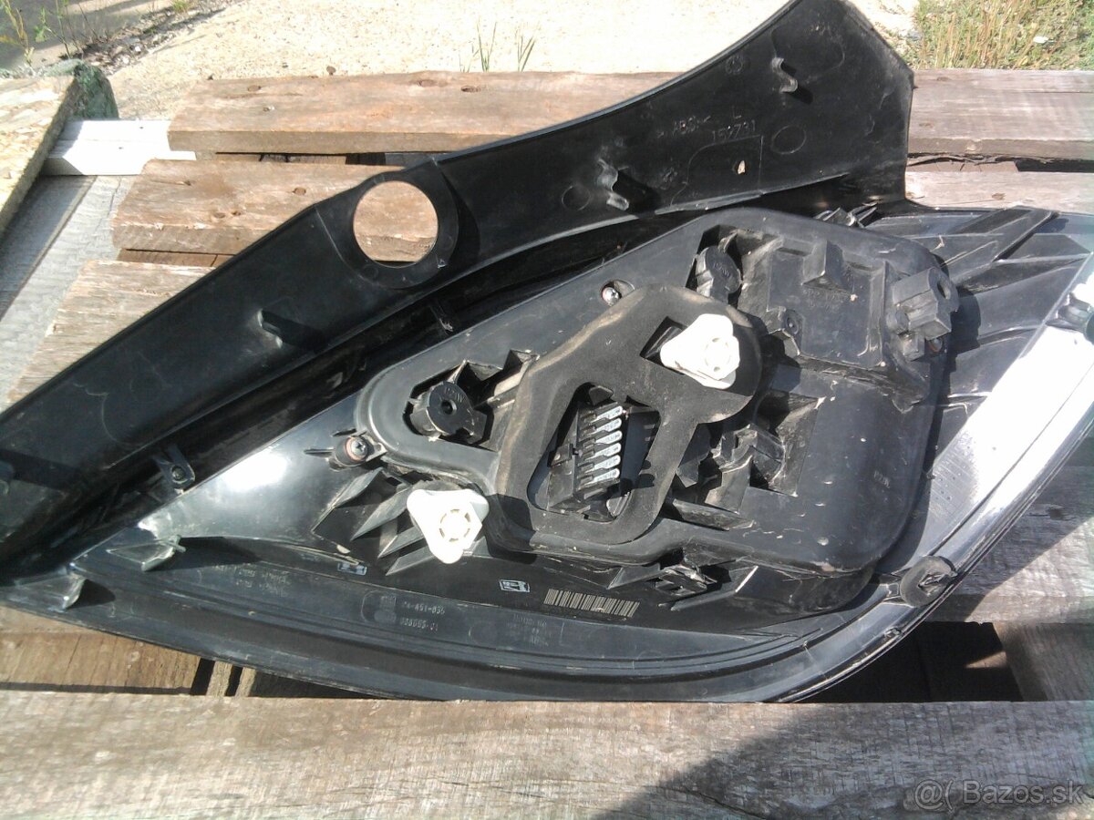 Predam na Opel astra H predne a zadne svetla - 7