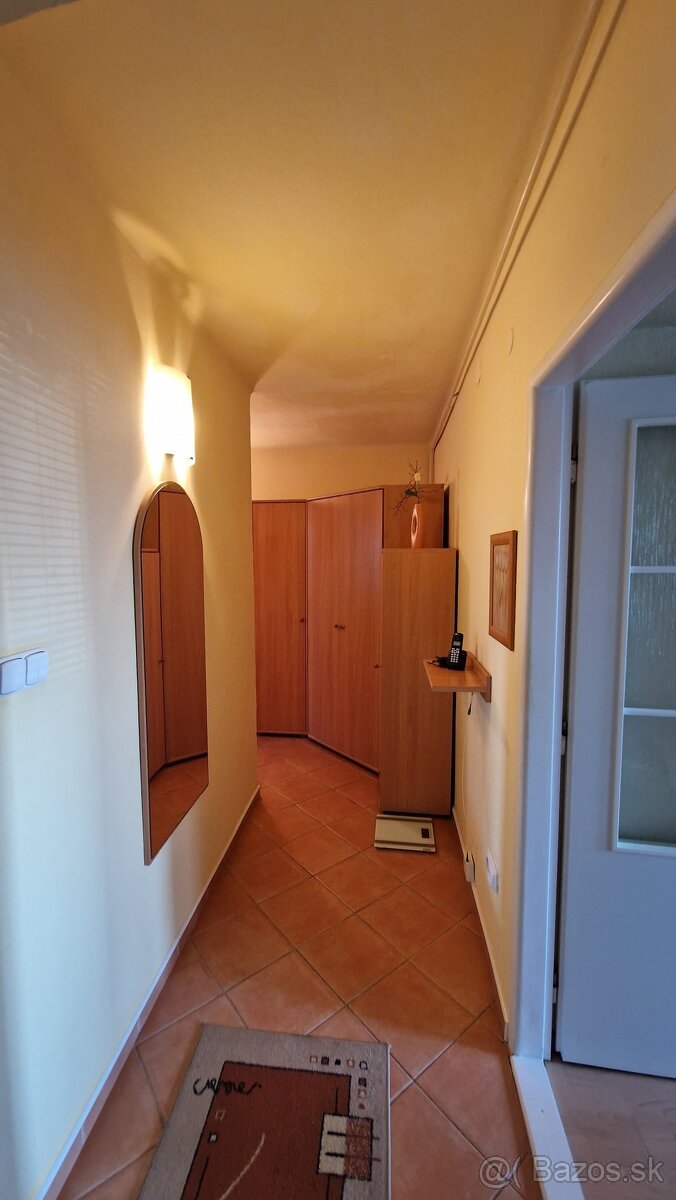 Prenájom 2-izbového bytu blízko centra Levíc - 7