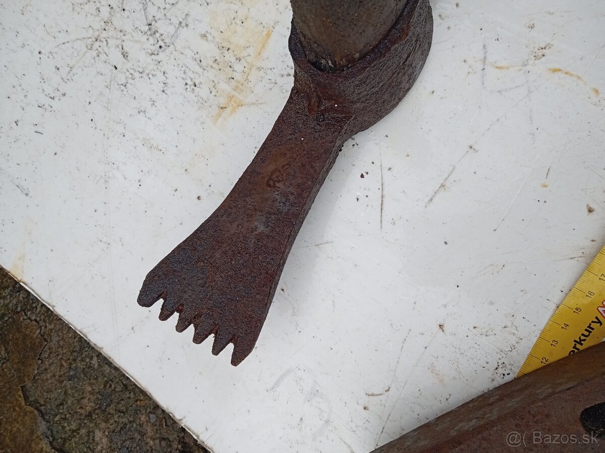 Staré náradie na dekoráciu - 7