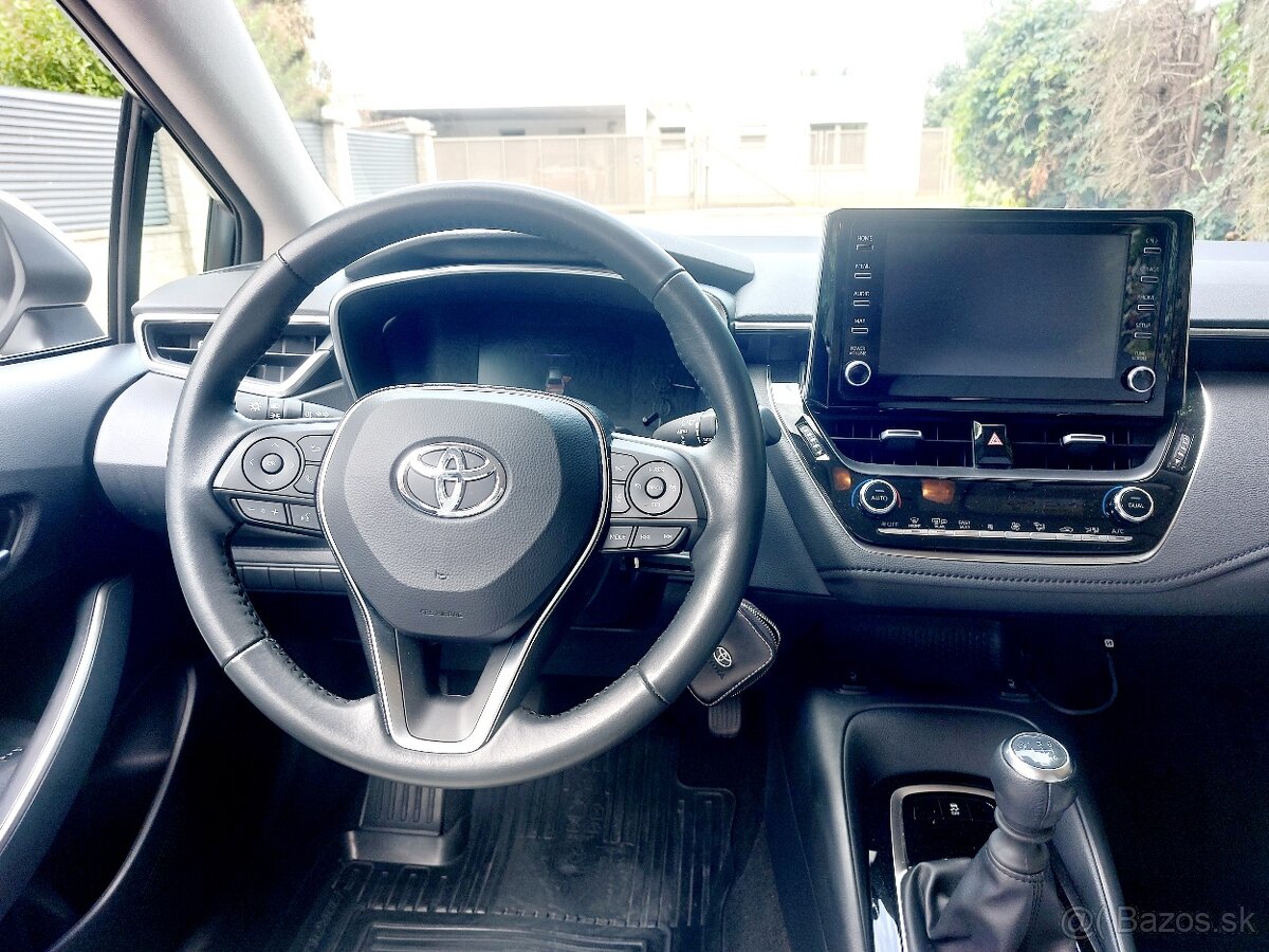 Toyota Corolla 1.6 benzín, 42 000 km, r. 2020 ako nová - 7