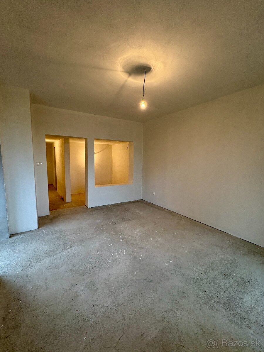 Tehlový dom nad Levicami – pokoj, priestor a potenciál. - 7