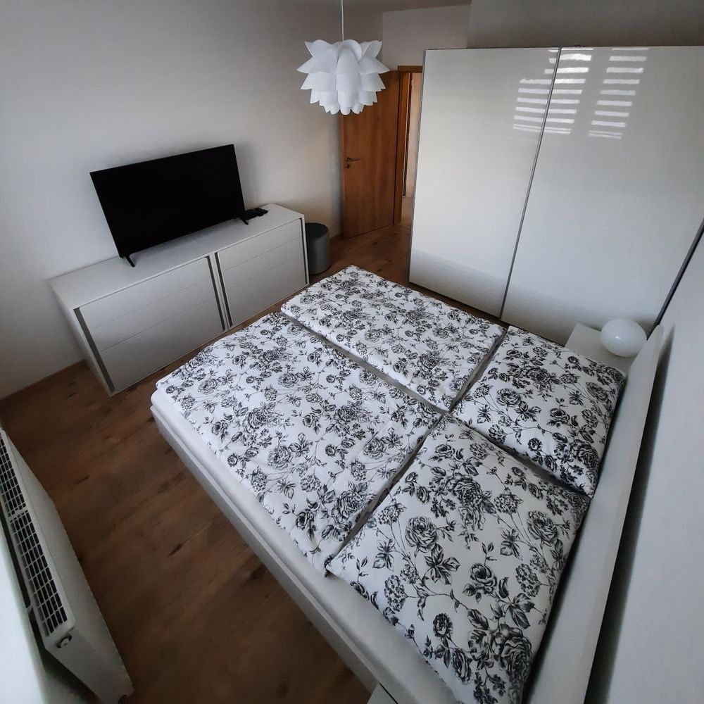 Prenájom 2-izb + parkovacie miesto Zlatovská TN - 7